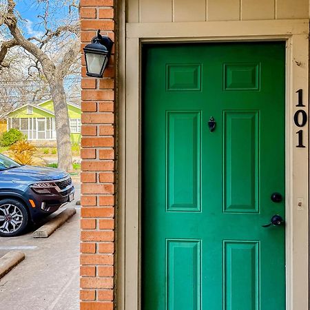 A Painting Of Austin Apartment Exterior foto