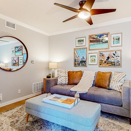 A Painting Of Austin Apartment Exterior foto