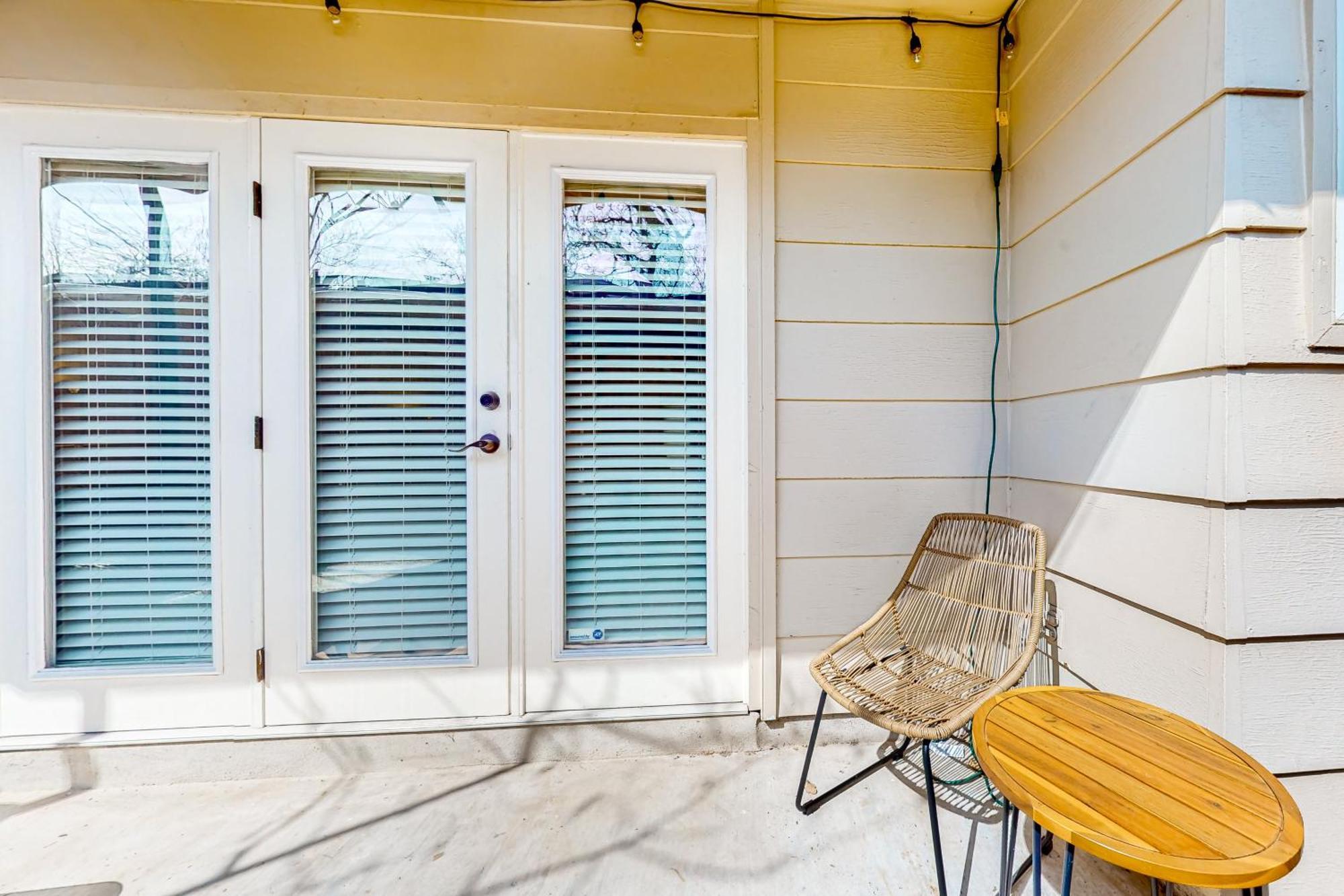 A Painting Of Austin Apartment Exterior foto
