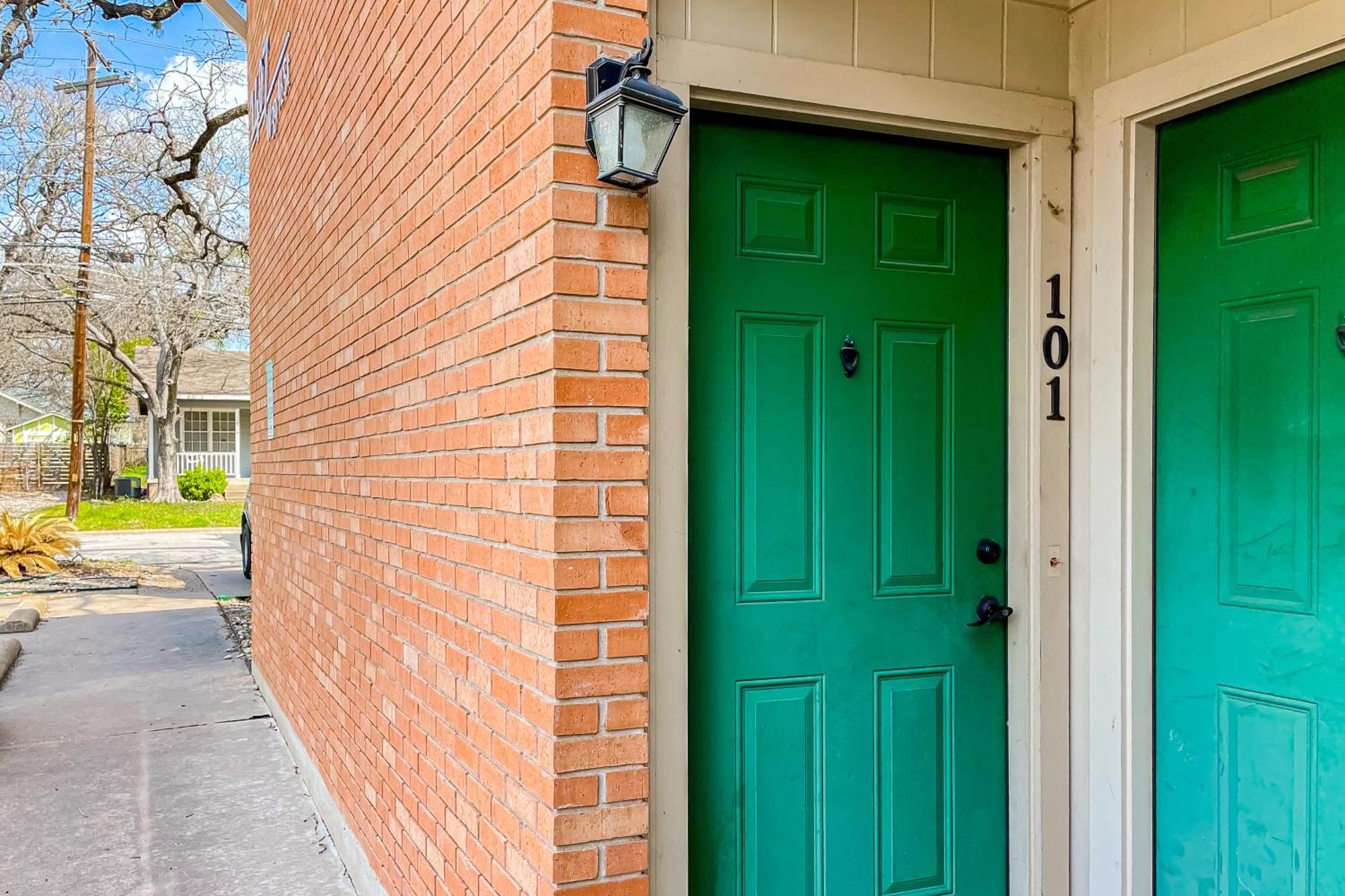 A Painting Of Austin Apartment Exterior foto