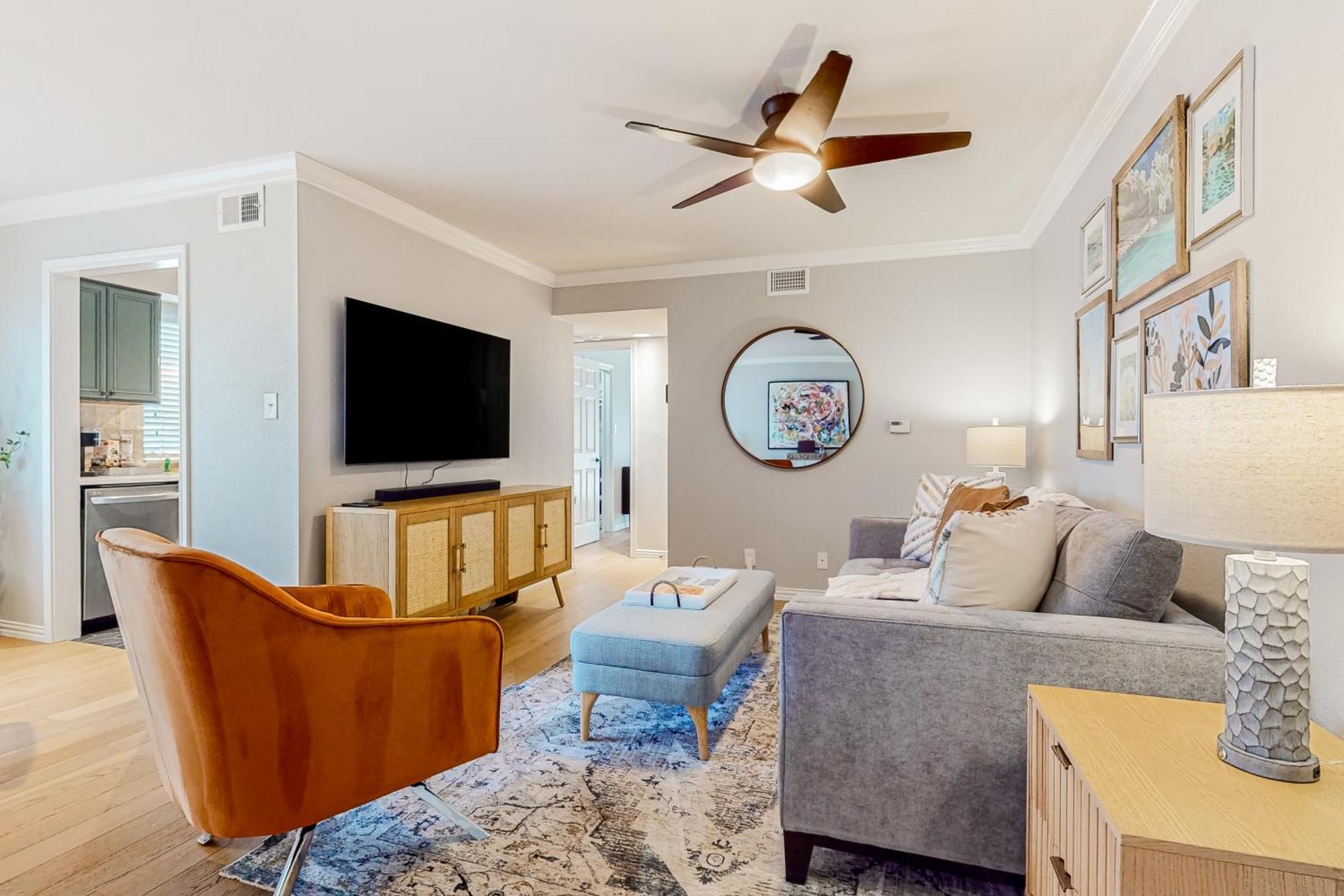 A Painting Of Austin Apartment Exterior foto