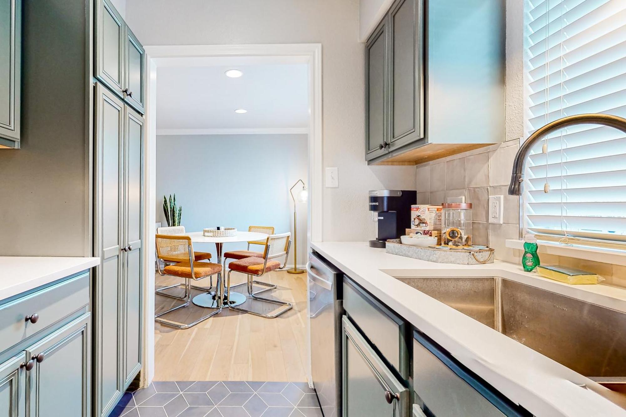 A Painting Of Austin Apartment Exterior foto