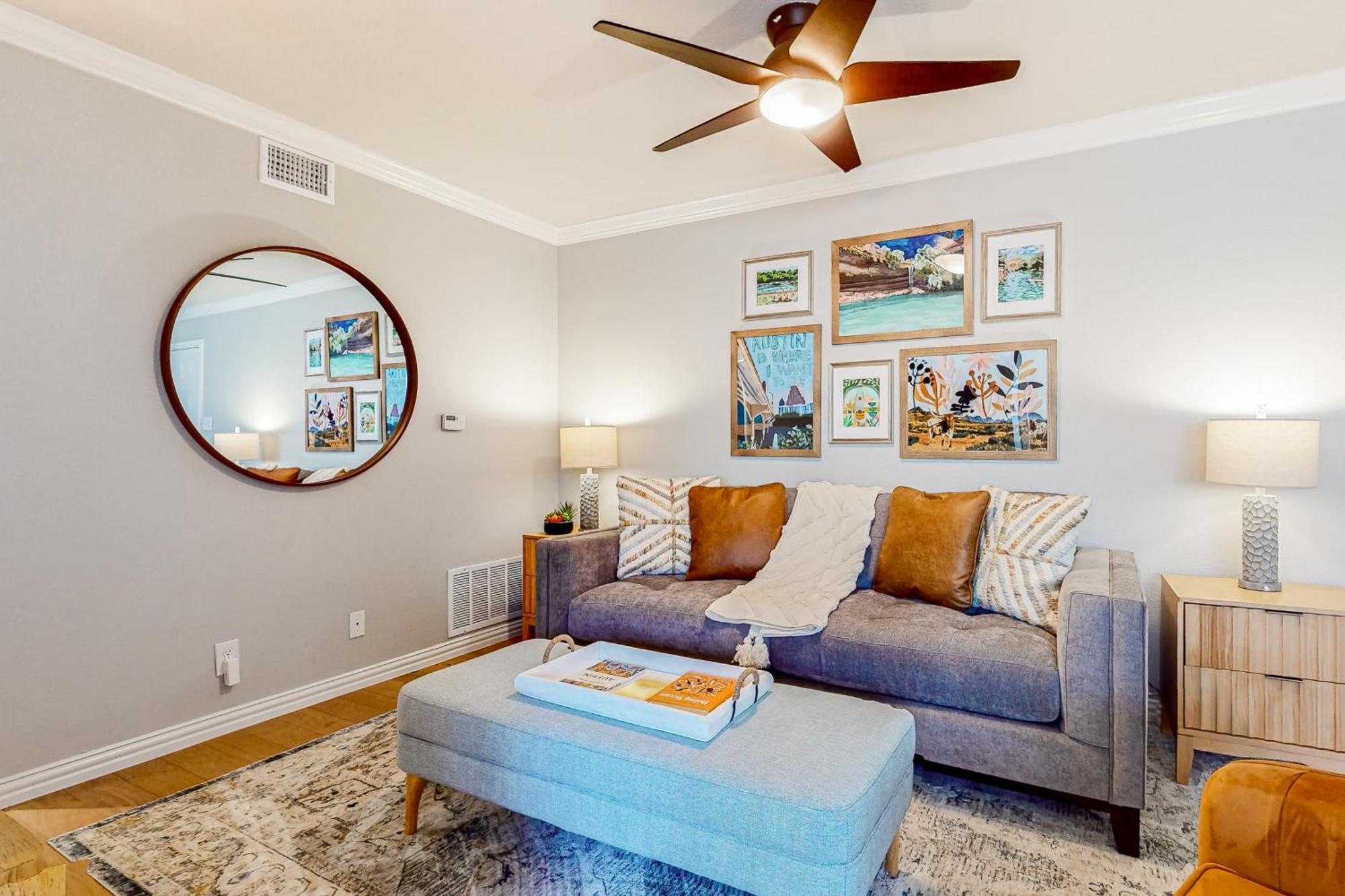 A Painting Of Austin Apartment Exterior foto